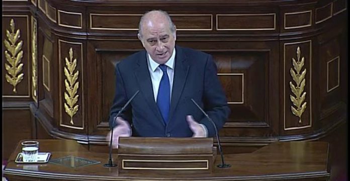 Fernández Díaz pide a Nous Catalans que rectifique y haga 