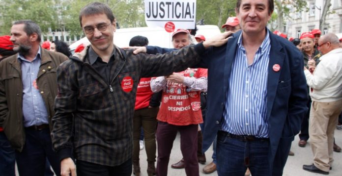 Monedero coincidió el miércoles con García Montero en la concentración de los trabajadores de Coca-Cola.