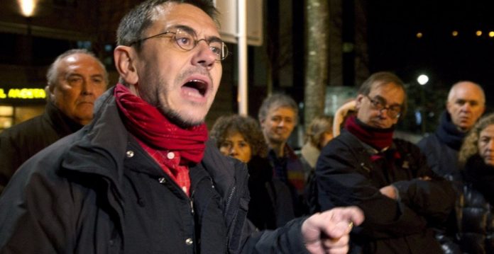 Monedero y Montoya coincidieron en un bar madrileño, según narra el propio diputado venezolano.