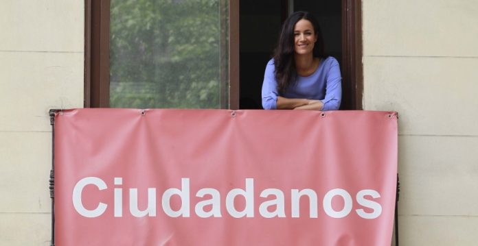 Villacís, desde el balcón de la sede de Ciudadanos en Madrid.