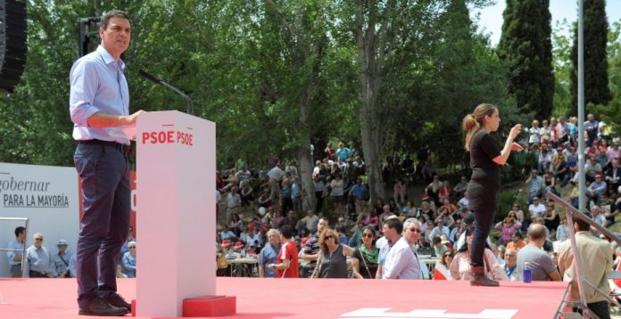 Pedro Sánchez debe decir ahora si radicaliza el mensaje para atraer el voto de parados y estudiantes