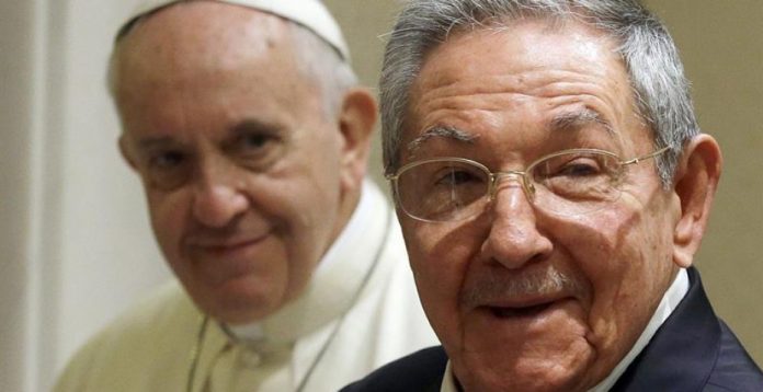 El Papa con Raúl Castro