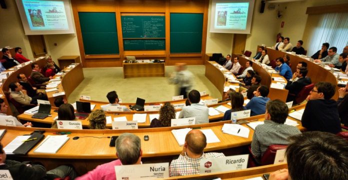 Aula de la escuela de negocio IESE.