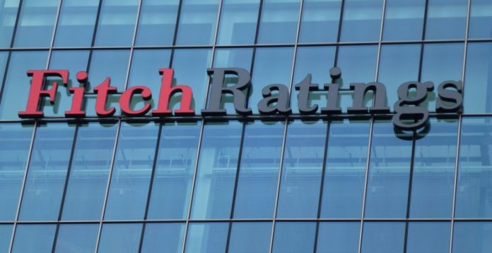 Fitch acaba de rebajar la nota de 16 entidades financieras españolas.