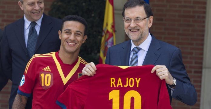 Rajoy con su mejor sonrisa futbolera