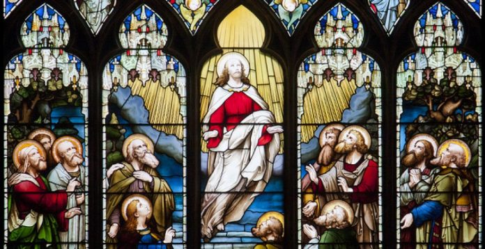 Representación de la Ascensión en una catedral de Edimburgo. 