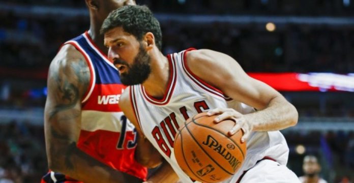 Nikola Mirotic en un partido de la NBA