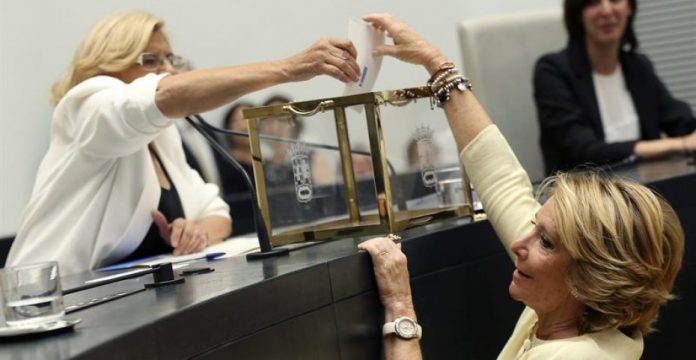 Manuela Carmena y Esperanza Aguirre personifican el vuelco municipal en España