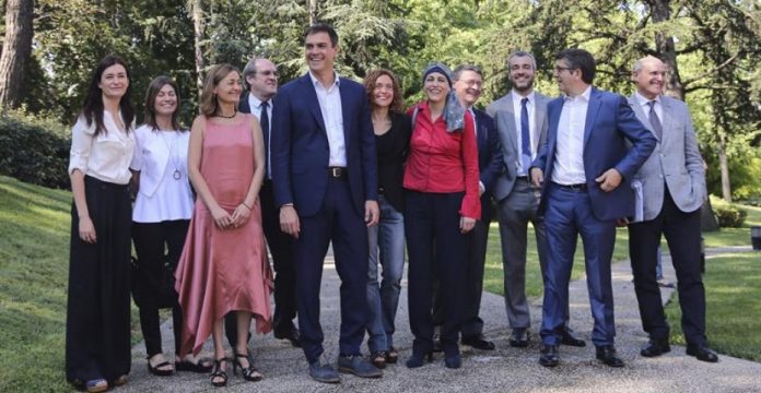 El equipo de expertos duplica funciones con los miembros de la Ejecutiva socialista