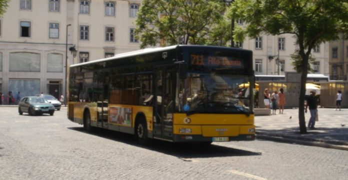 Un autobús público de la ciudad de Lisboa. 