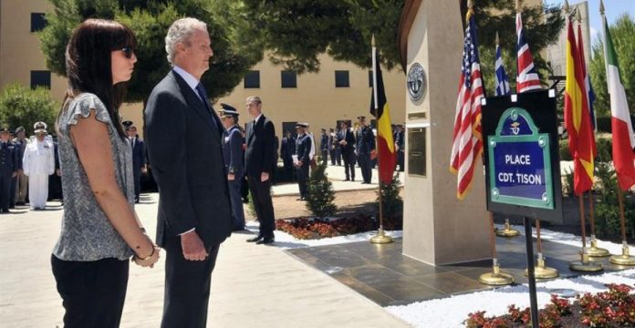 El Ministerio que dirige Morenés ha adjudicado cotratos a su antigua empresa por valor de más de seis millones de euros