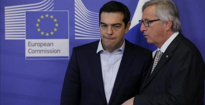 Tsipras con el presidente de a CE, Jean-Claude Juncker, en una imagen de archivo