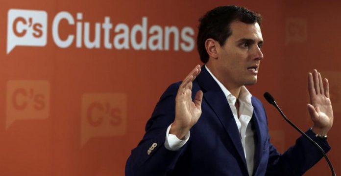 Albert Rivera explicó ayer los detalles de su entendimiento con PSOE y PP en Andalucía y Madrid.