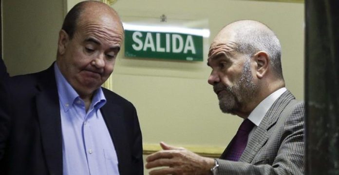 Chaves y Zarrías dejan sus escaños, pero el PSOE no les suspenderá de militancia