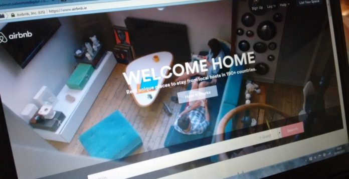 Airbnb sólo declara un beneficio en España de 100.000 euros en 2014 por trabajos de marketing. 