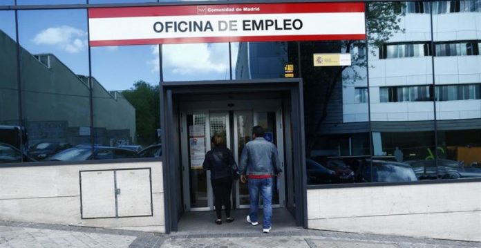 No obstante, la caída del paro ha sido inferior a la experimentada en junio durante los últimos tres años. 