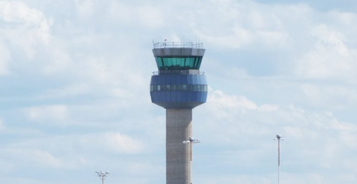 Los controladores continúan presionando a Fomento con su huelga, pero prevén otras acciones.