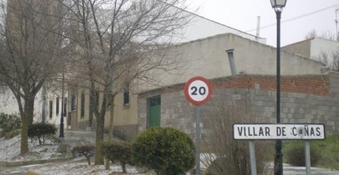 Carretera de acceso a Villar de Cañas