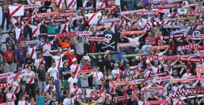 El Rayo Vallecano es un club politizado porque su afición lo ha politizado. 