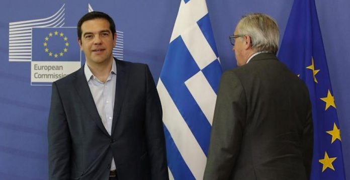 Tsipras junto a Juncker 