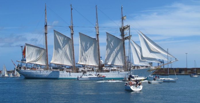 Salida del Buque Escuela Juan Sebastián de Elcano