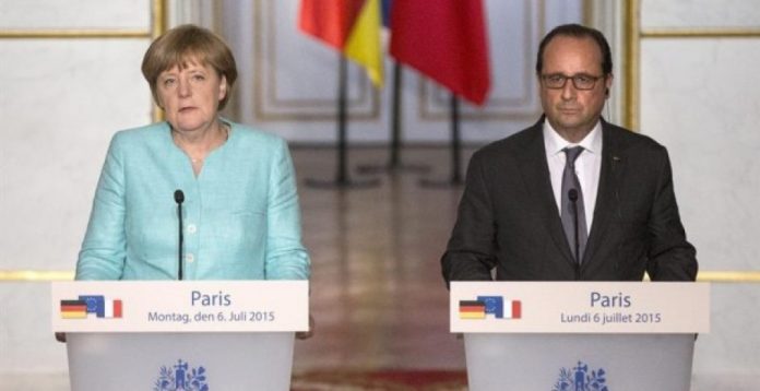 Merkel y Hollande durante la rueda de prensa de lunes