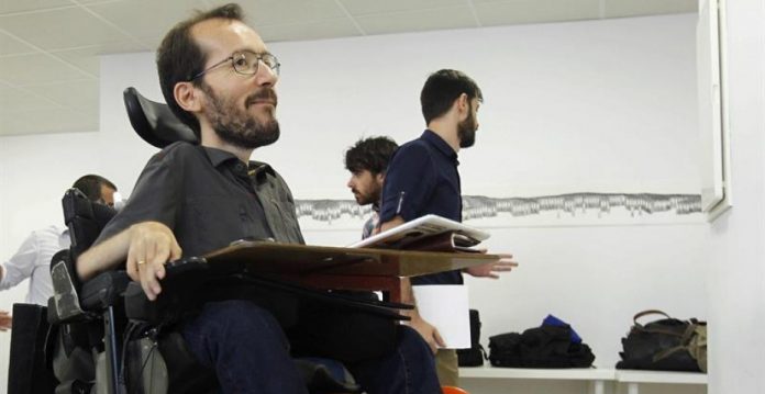 Pablo Echenique, presidente del comité electoral de Podemos, presentó ayer los resultados de las primarias.