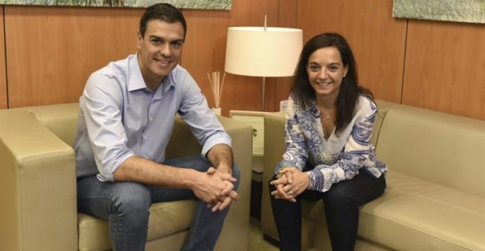 Pedro Sánchez y Sara Hernández se reunieron ayer en la sede del PSOE.