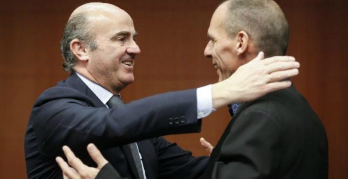 De Guindos saluda afectuosamente a Varoufakis