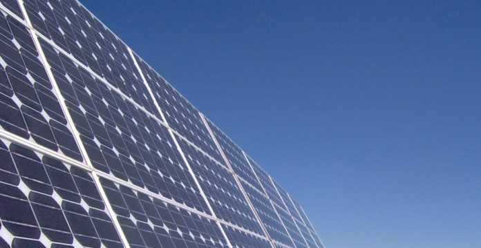 Los paneles solares domésticos no serán tan rentables con el decreto de autoconsumo.