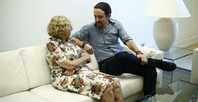 Pablo Iglesias con Manuela Carmena