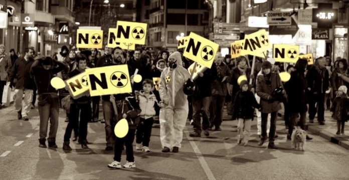 Manifestación contra la construcción del cementerio nuclear en Villar de Cañas.