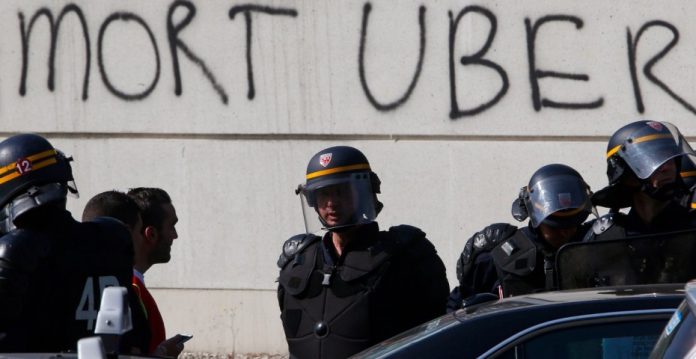 Las agresiones e intimidaciones a los conductores y usuarios de Uber han provocado el cierre del servicio en Francia