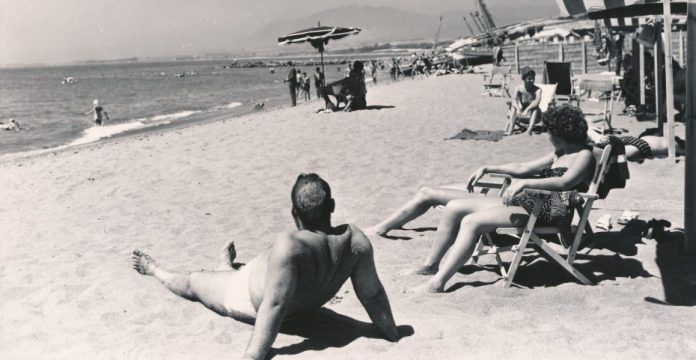 La playa de Marbella (Málaga) en 1957. 