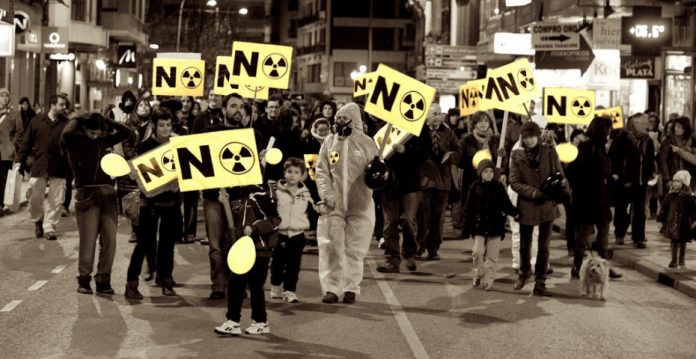 Manifestación contra el almacén nuclear de Villar de Cañas. 