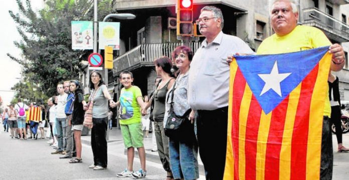 Cadena por la independencia durante la Diada de 2013