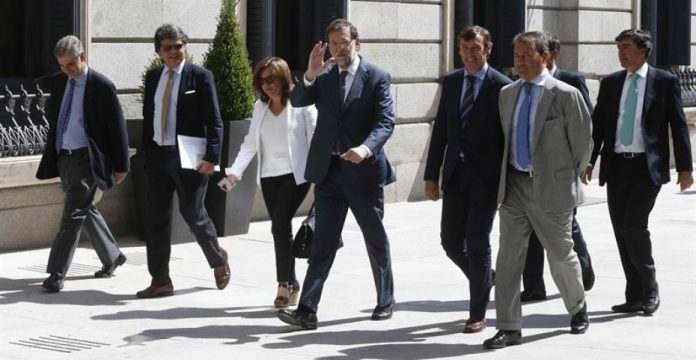 El presidente del Gobierno, Mariano Rajoy, a su llegada al Congreso de los Diputados este martes.