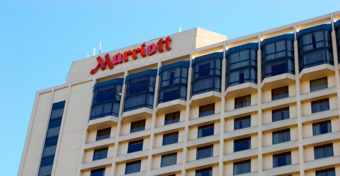 La última campaña de marketing digital de Marriott promociona la reserva directa a través de su web.