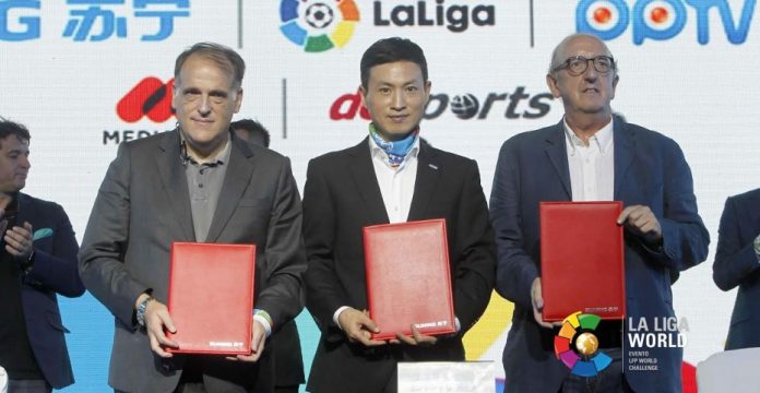 Tebas y Roures rodan al presidente de Suning, Jingdong Zhang