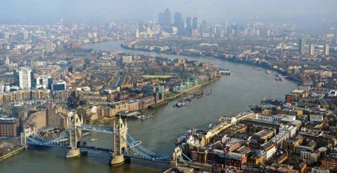 Vista del río Támesis, cuya contaminación se aliviará gracias al Thames Tideway Tunnel.