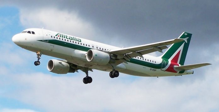 Un A320 de Alitalia, surcando el cielo.