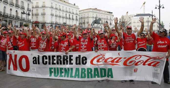 La acampada de los trabajadores de Coca-Cola no terminará con la reincorporación de los empleados.