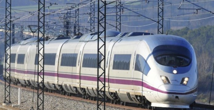 Renfe planea la compra de nuevos trenes AVE. 