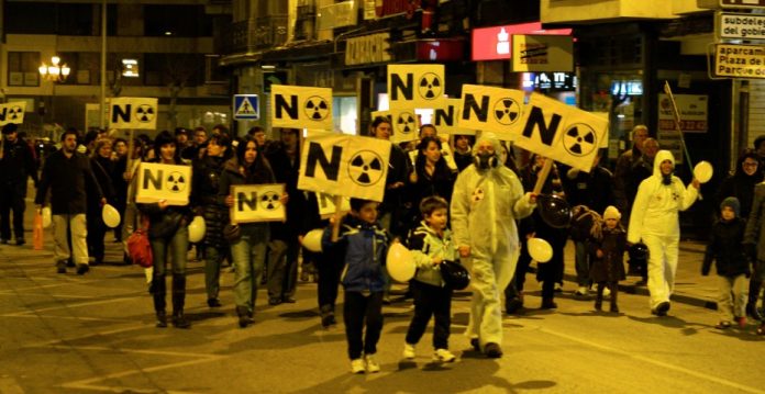 Manifestación contra la construcción del cementerio nuclear en Villar de Cañas. 