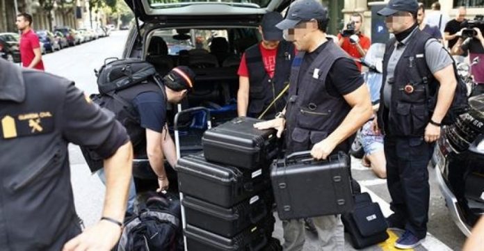 Agentes durante el registro de CatDem