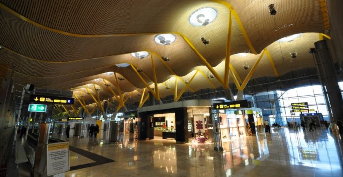 Los aeropuertos españoles registrarán en 2016 las mejores cifras de afluencia desde 2011.