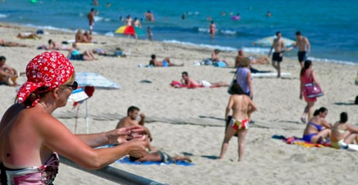 Un tercio de los turistas extranjeros se quedan en las islas. 