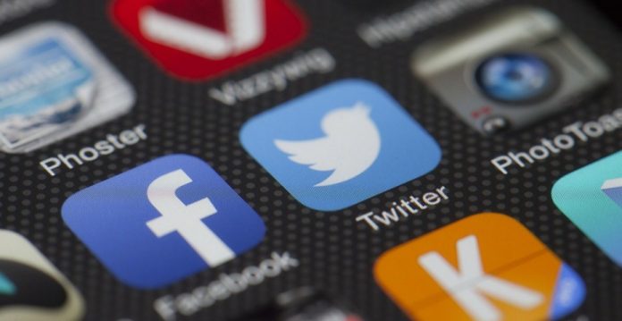 Twitter y Facebook, las redes sociales que los usuarios más utilizan para comunicarse con las empresas