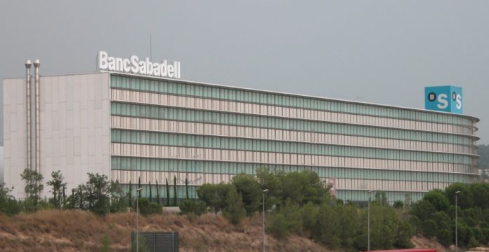 Las acciones del Sabadell han caído un 3,37% este jueves.