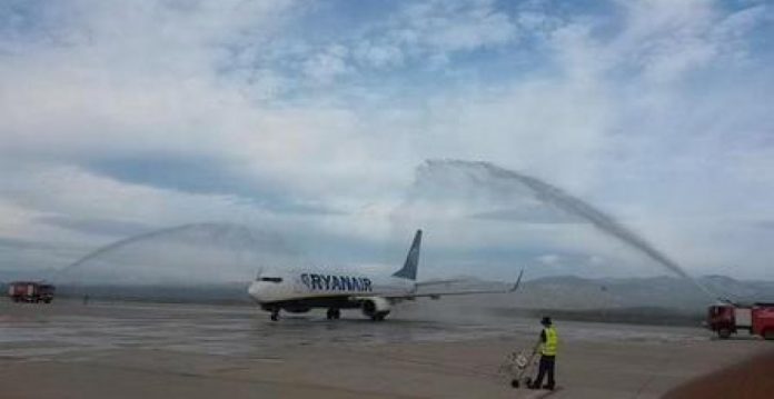 El aeropuerto de Castellón recibe su primer vuelo regular... cuatro años y medio después de su inauguración. 